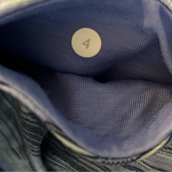 Lululemon cropped activewear bundle 2 pairs cropped leggings Sz 4 - Picture 9 of 9